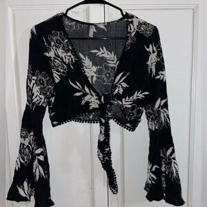 Boho style tie crop top in size small